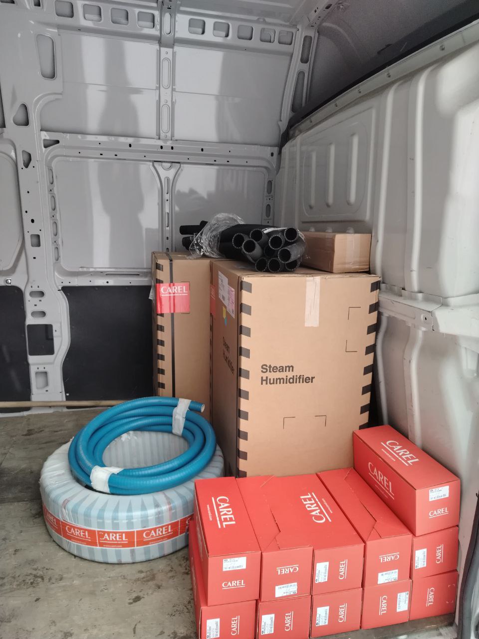 Отгрузка оборудования для доставки клиенту из Санкт-Петербурга