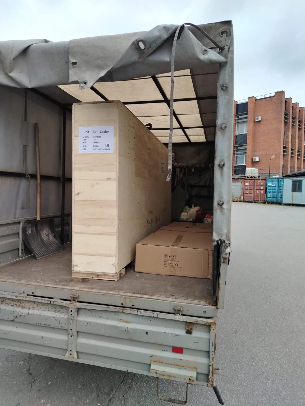 Отгрузка конденсаторов с вентиляторами со склада клиенту из Санкт-Петербурга