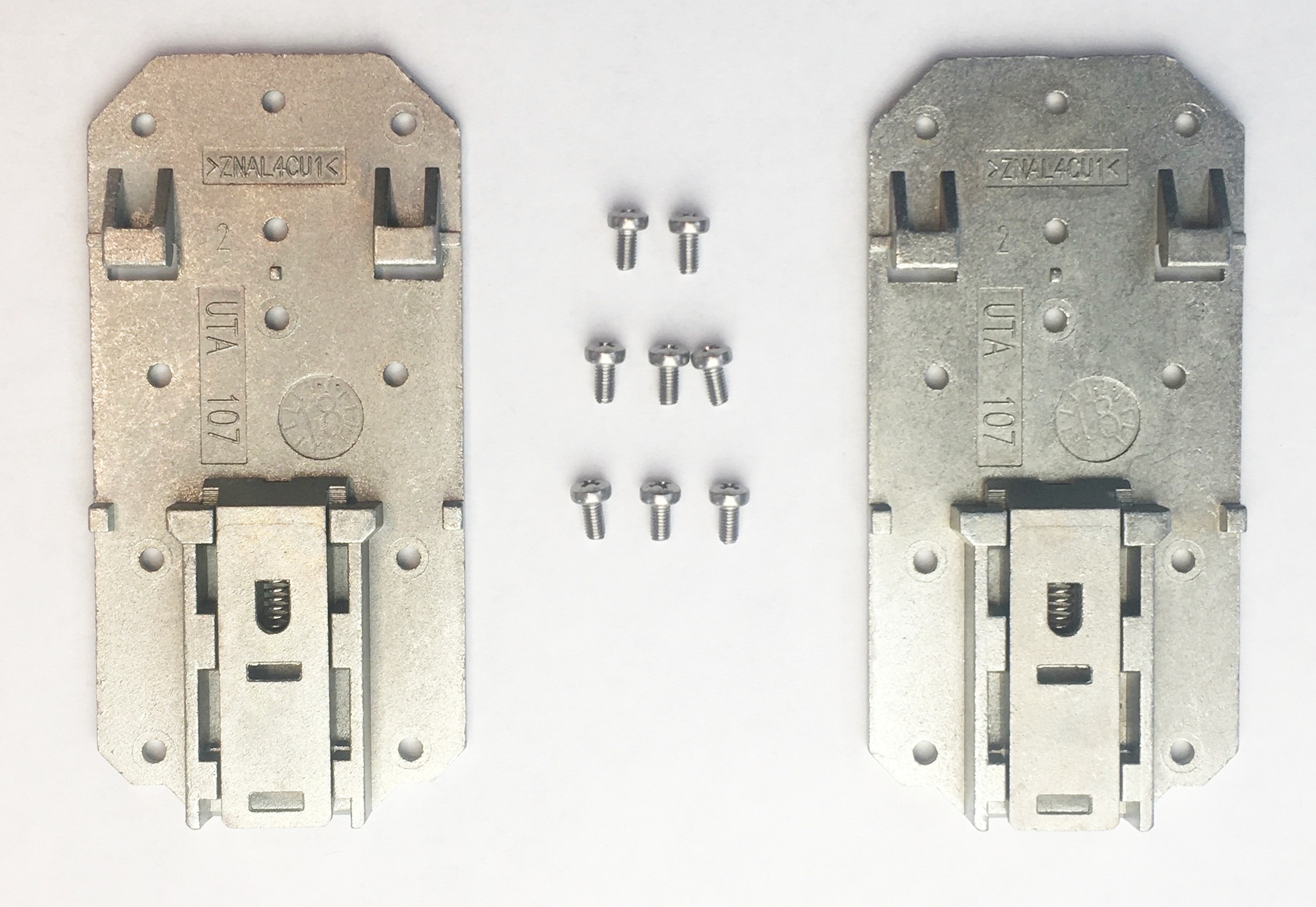 Комплект монтажных кронштейнов для установки системы Boss на DIN-рейке,  BOSS DIN RAIL MOUNTING KIT (2 BRACKETS + SCREWS)