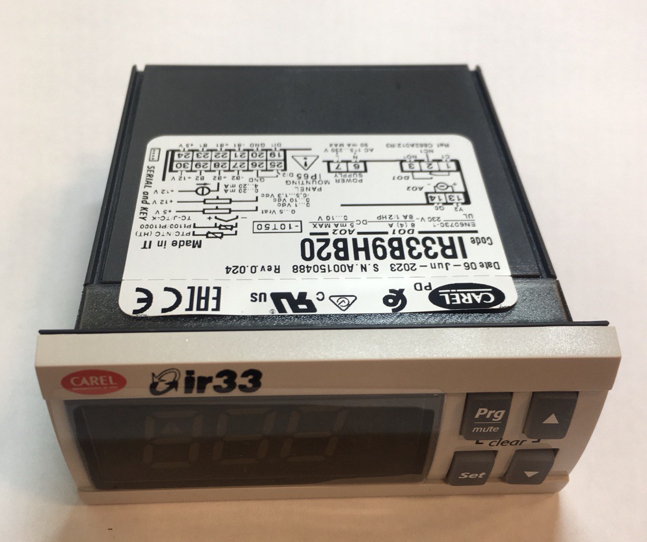 КОНТРОЛЛЕР УНИВЕРСАЛЬНЫЙ  CAREL IR33 UNIV. 2 UNIVERSAL INPUTS, 1 D.O.+ 1A.O., BUZ,IR,RTC,115 TO 230