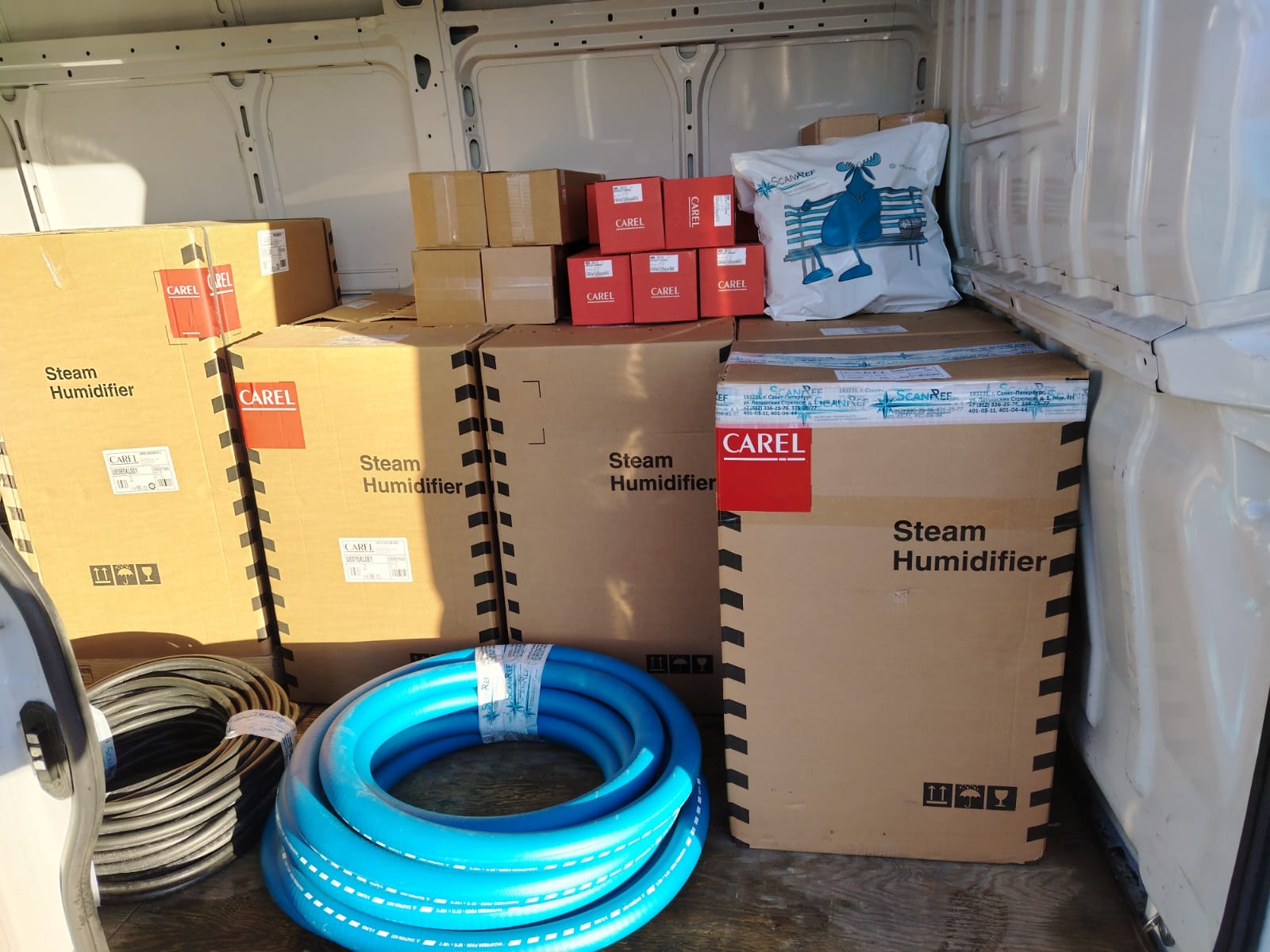 Отгрузка оборудования для доставки клиенту из Санкт-Петербурга