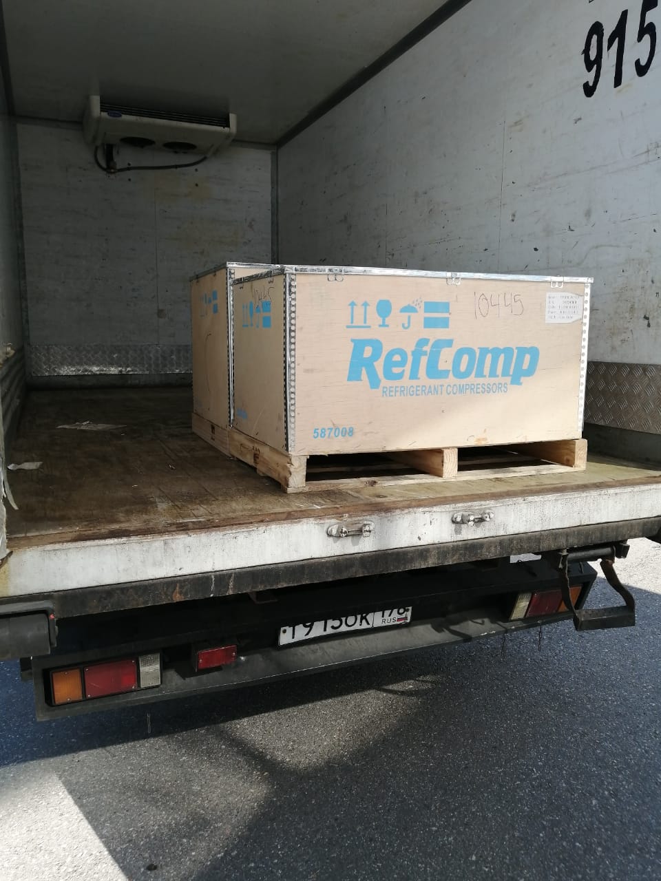 Отгрузка компрессоров Refcomp заказчику в Ленинградскую область