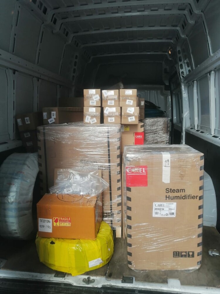 Отгрузка оборудования для доставки клиентам из Санкт-Петербурга