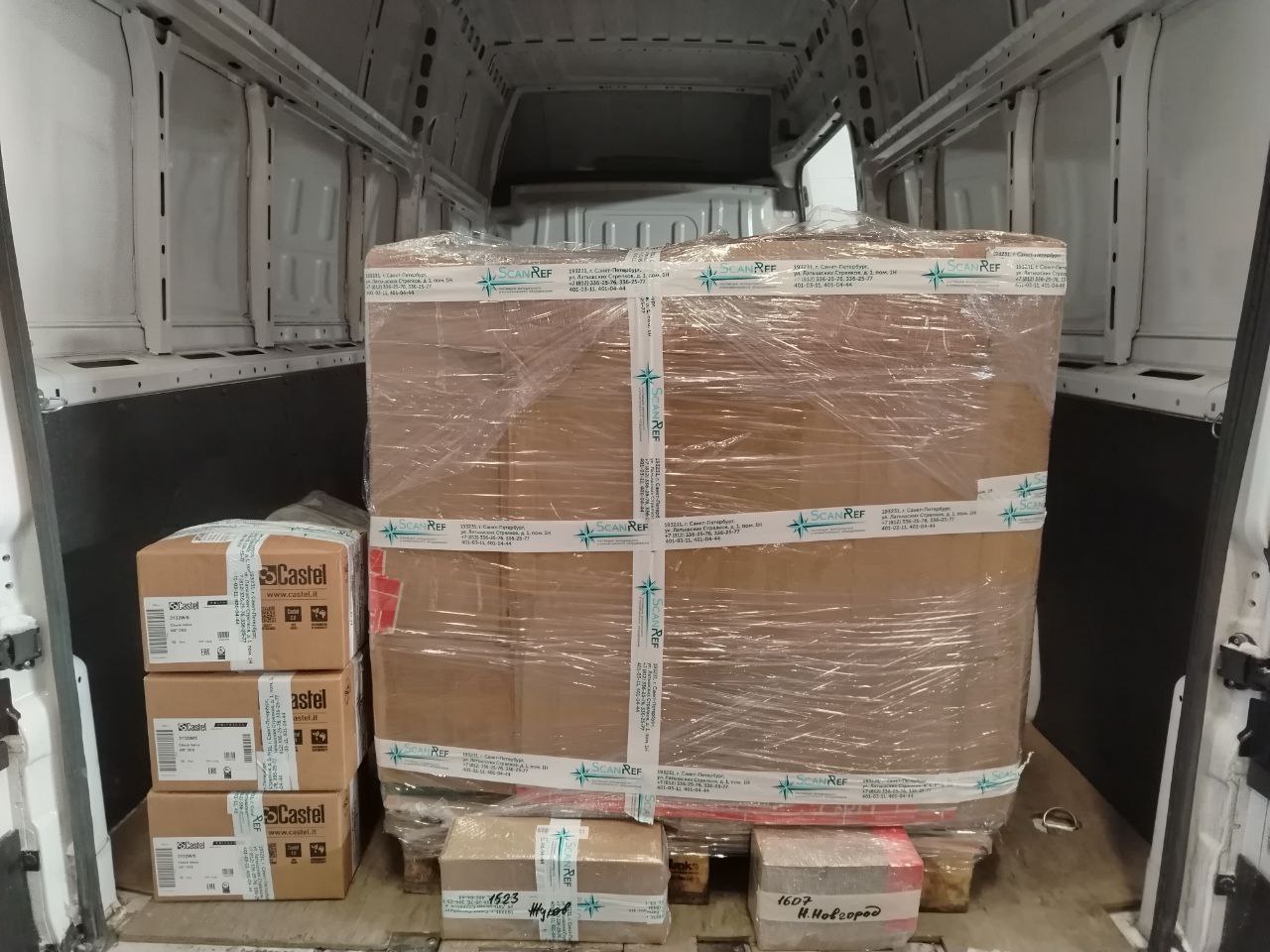 Отгрузка оборудования для доставки клиенту из Санкт-Петербурга