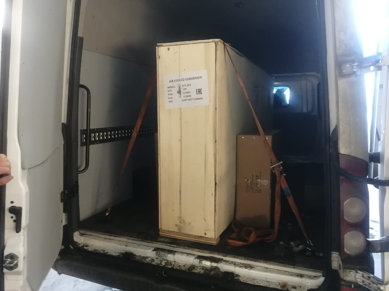 Отгрузка конденсатора заказчику из Санкт-Петербурга
