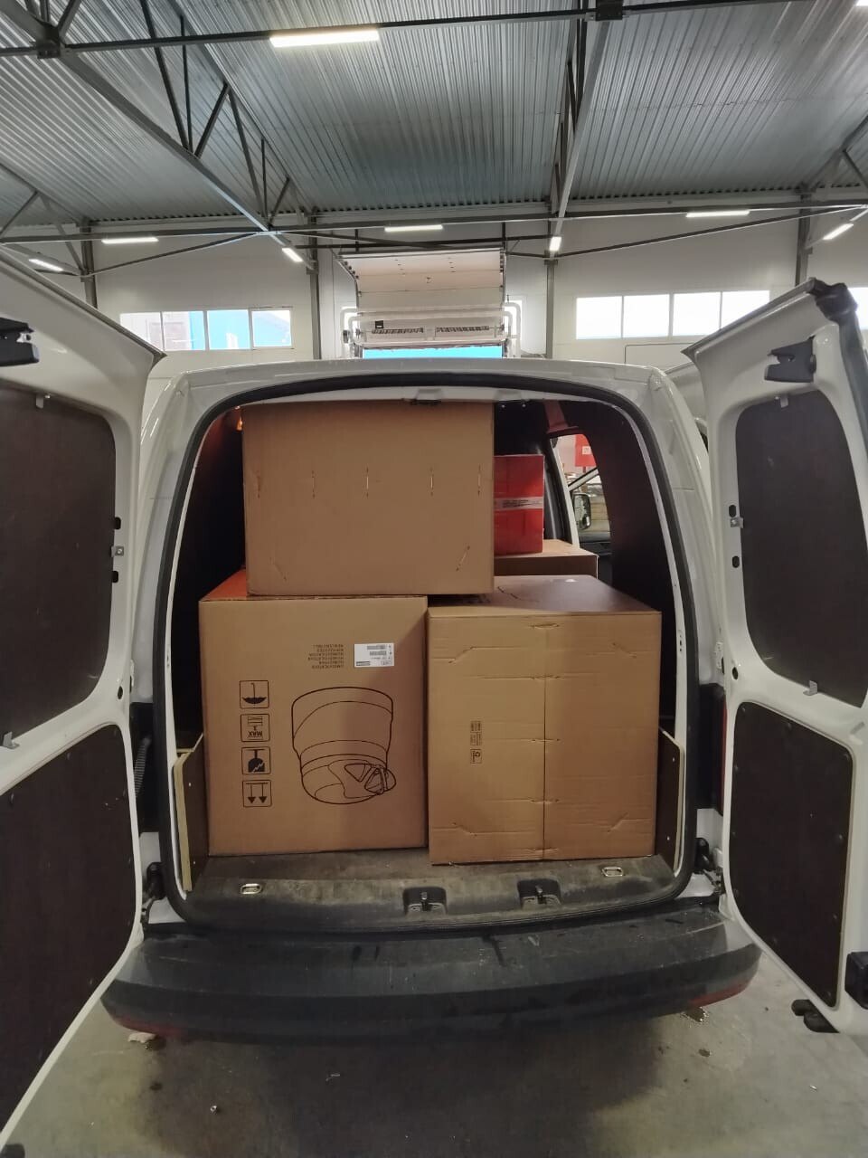 Отгрузка увлажнителей со склада клиенту из Санкт-Петербурга