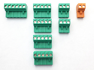 КОМПЛЕКТ РАЗЪЕМОВ ДЛЯ КОНТРОЛЛЕРА CAREL MXPRO, VERTICAL OUT, SILK-SCREENED CONNECTORS KIT FOR 5 REL