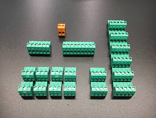 КОМПЛЕКТ РАЗЪЕМОВ  REMOVABLE SCREW CONNECTORS KIT FOR PCO5 MEDIUM