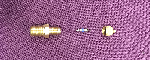Штуцер 1/4SAEx1/4NPT (8354/22) c ниппелем и колпачком (G9150/R05)